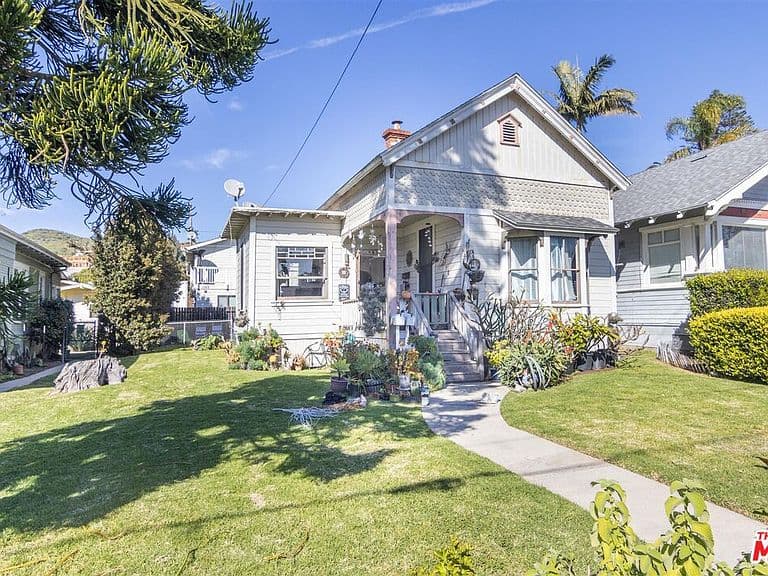 Listing photo 2