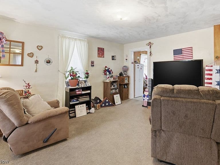 Listing photo 5