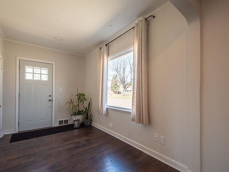 Listing photo 5