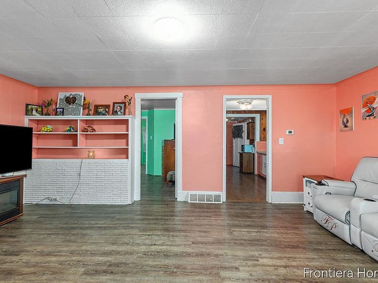 Listing photo 4