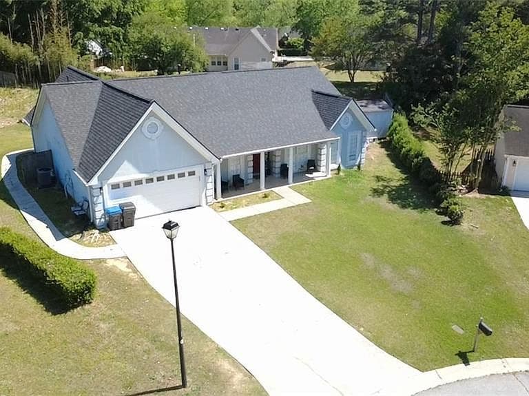 Listing photo 2