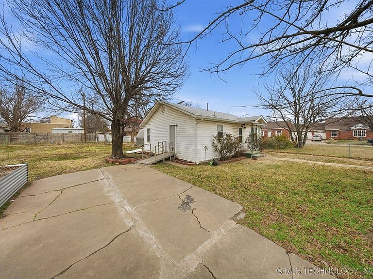 Listing photo 3