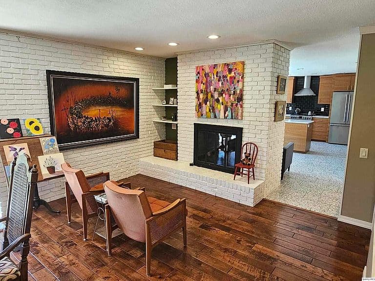 Listing photo 4