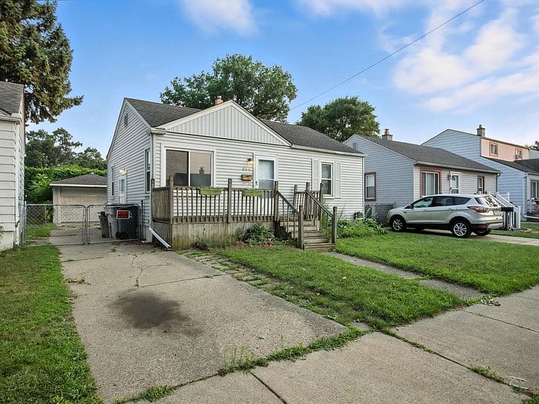 Listing photo 2