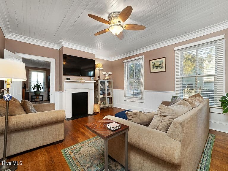 Listing photo 4