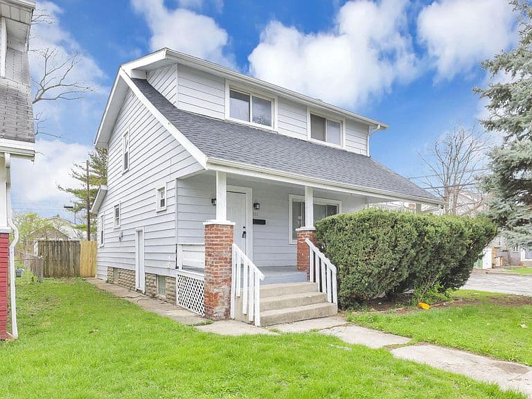 Listing photo 2