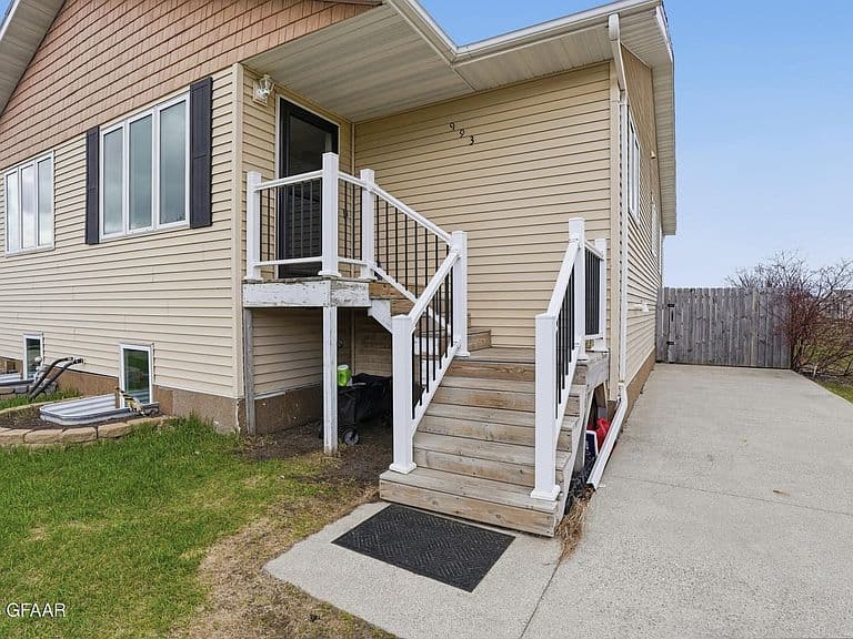 Listing photo 2