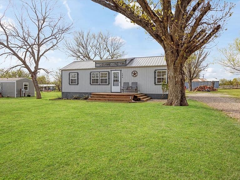 Listing photo 4