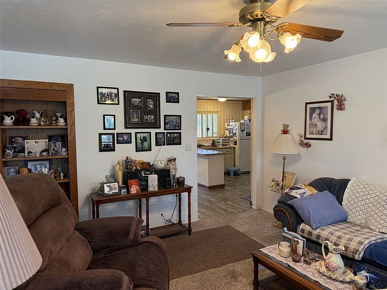 Listing photo 3