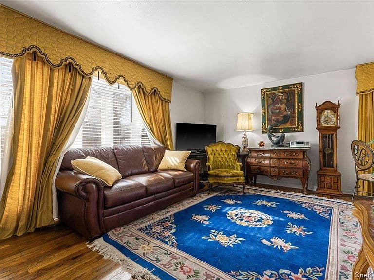 Listing photo 3
