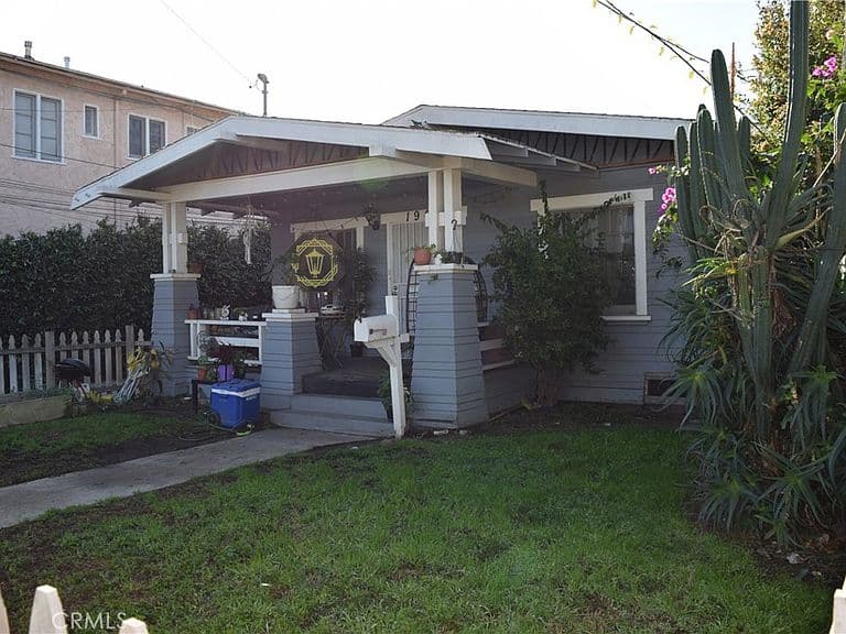 Listing photo 2