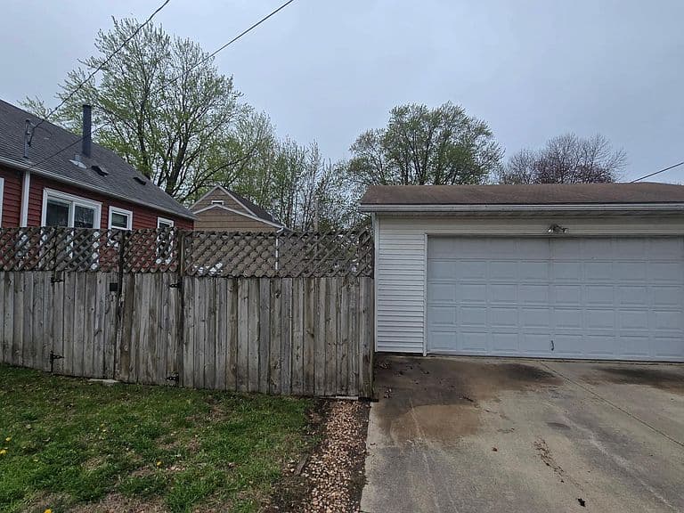 Listing photo 5