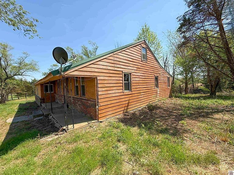 Listing photo 4