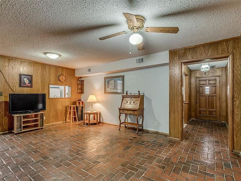Listing photo 3