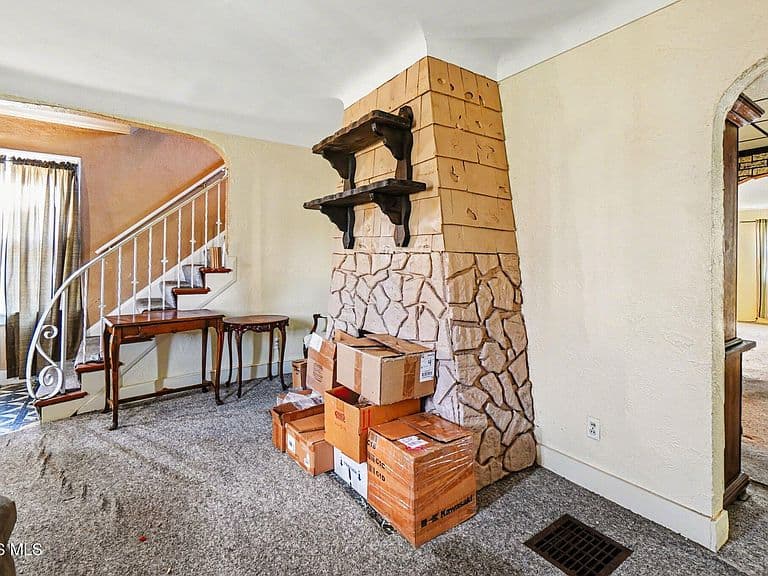 Listing photo 3