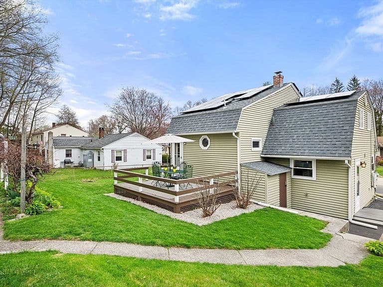 Listing photo 5