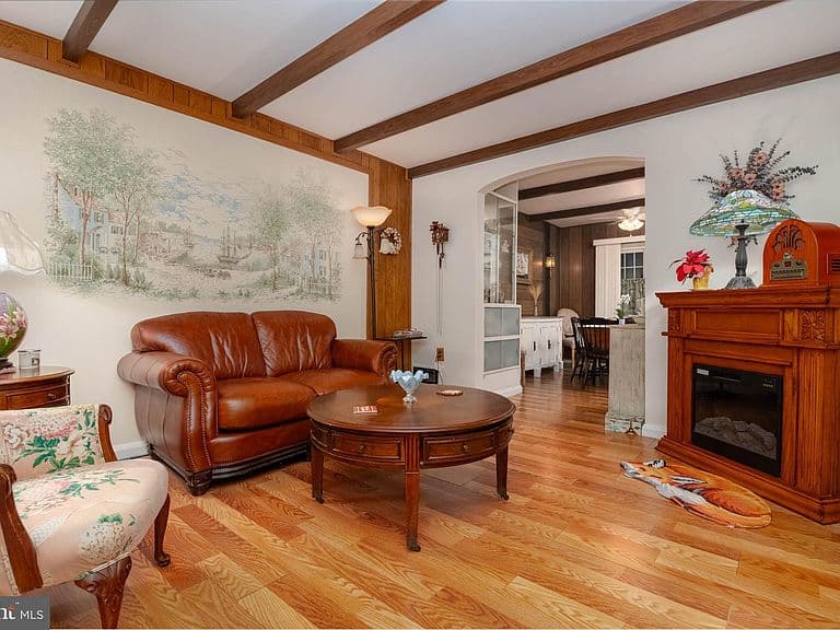 Listing photo 3