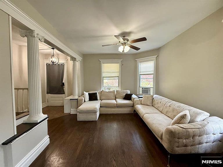 Listing photo 4
