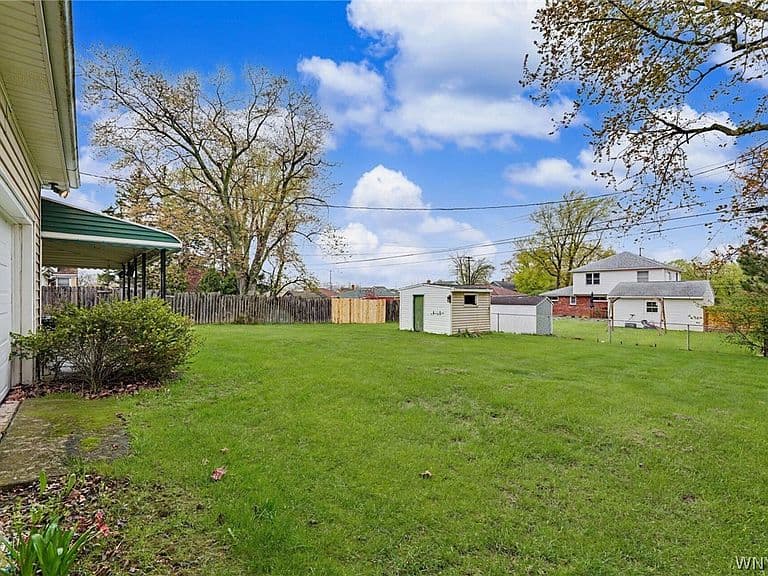 Listing photo 3