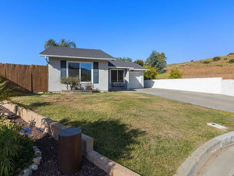 Listing photo 5