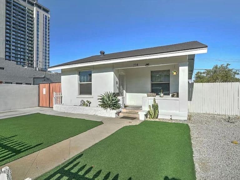 Listing photo 2