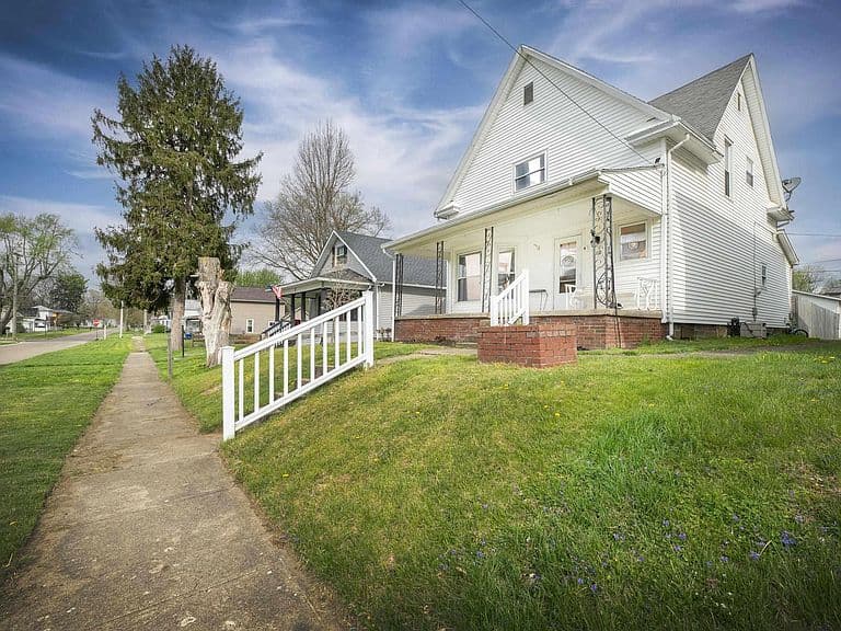 Listing photo 2
