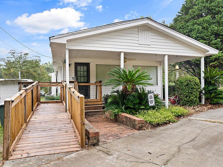 Listing photo 5