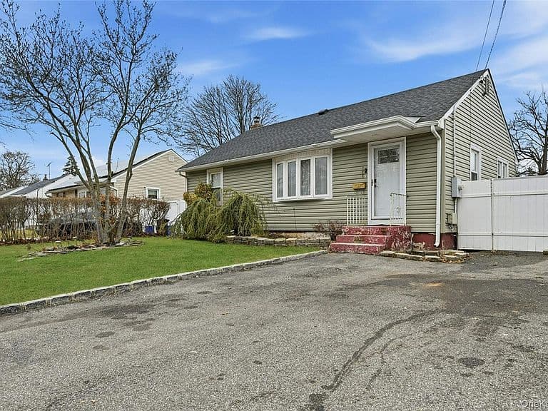 Listing photo 3