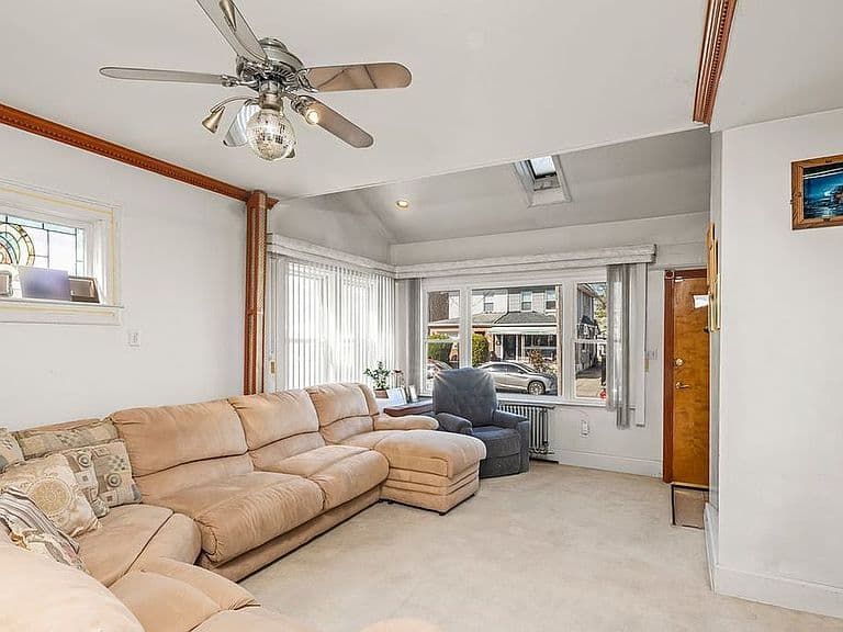 Listing photo 5