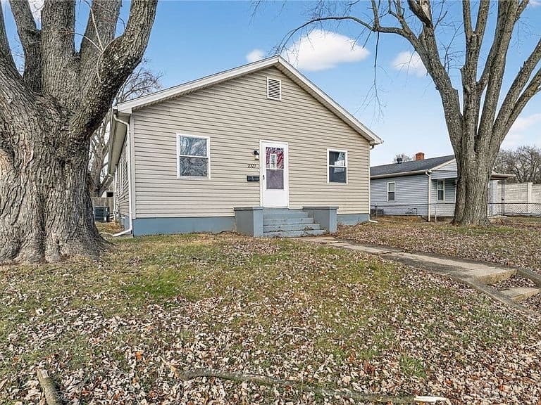 Listing photo 3