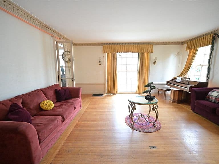 Listing photo 5