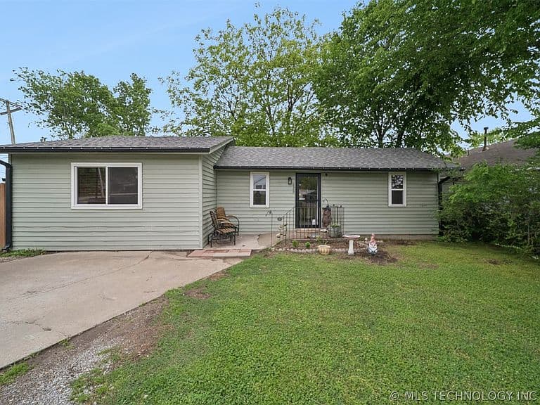 Listing photo 2