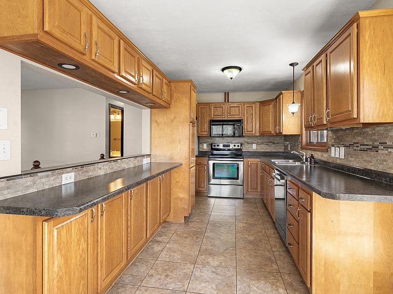 Listing photo 5