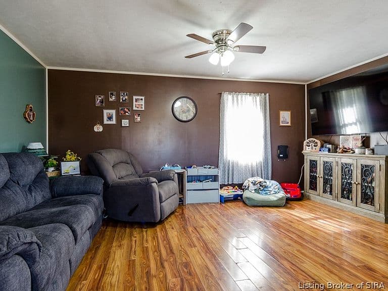 Listing photo 5