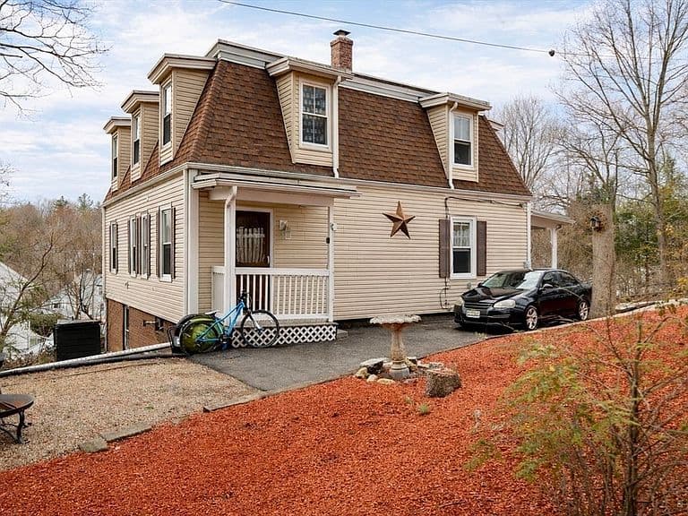 Listing photo 2