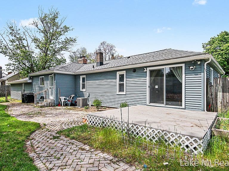 Listing photo 3