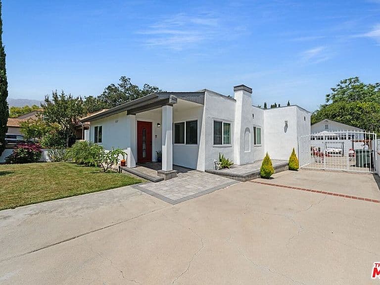 Listing photo 5