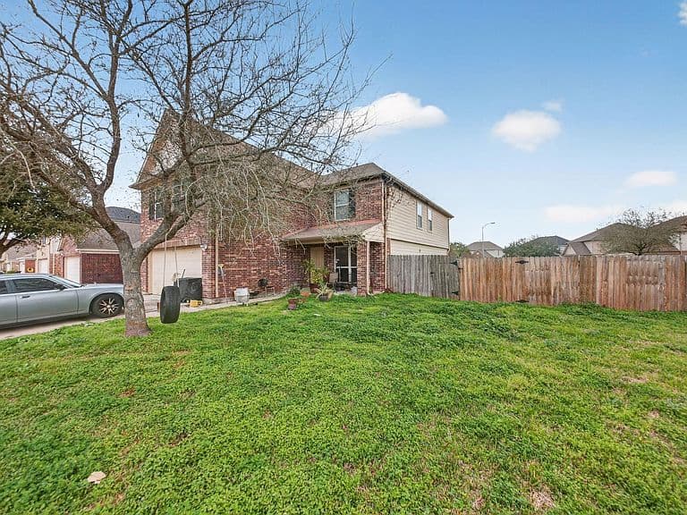 Listing photo 3