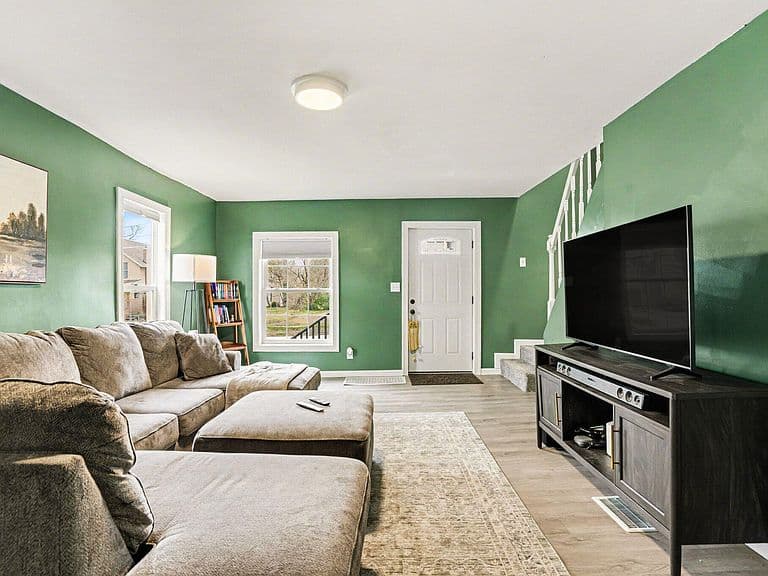 Listing photo 5