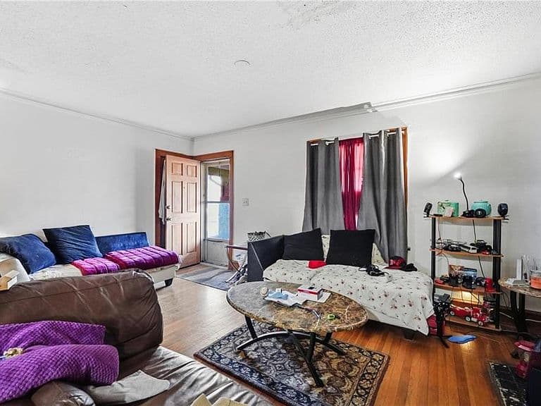 Listing photo 4