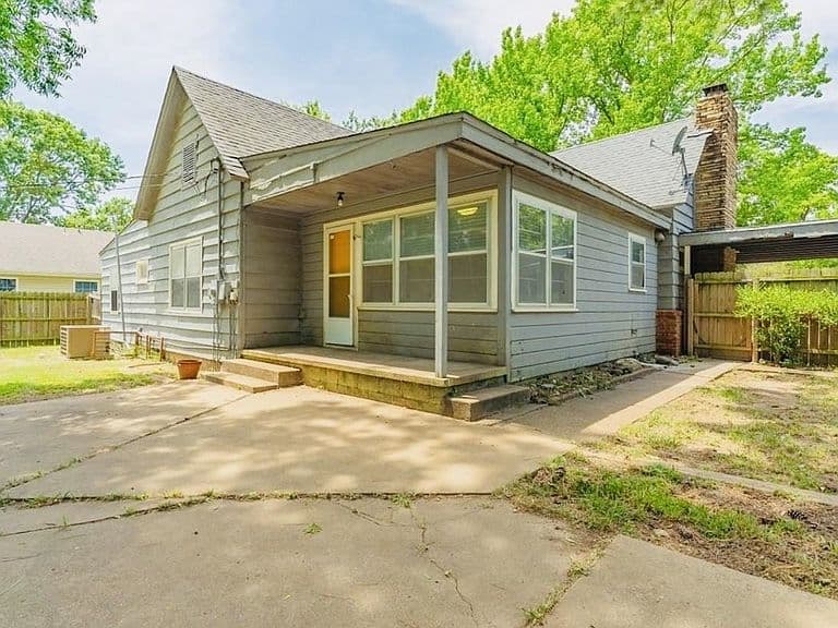 Listing photo 2