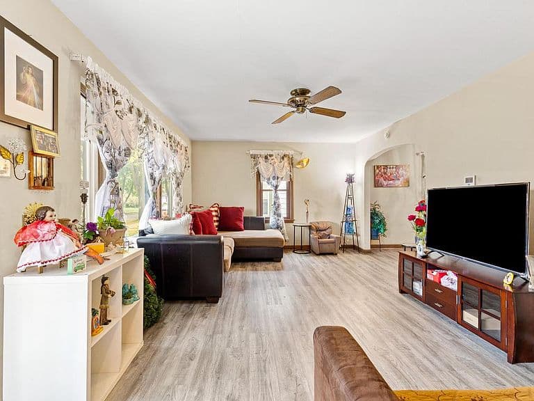 Listing photo 4