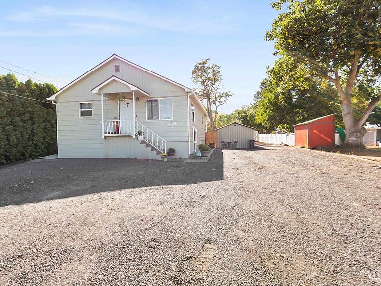 Listing photo 3