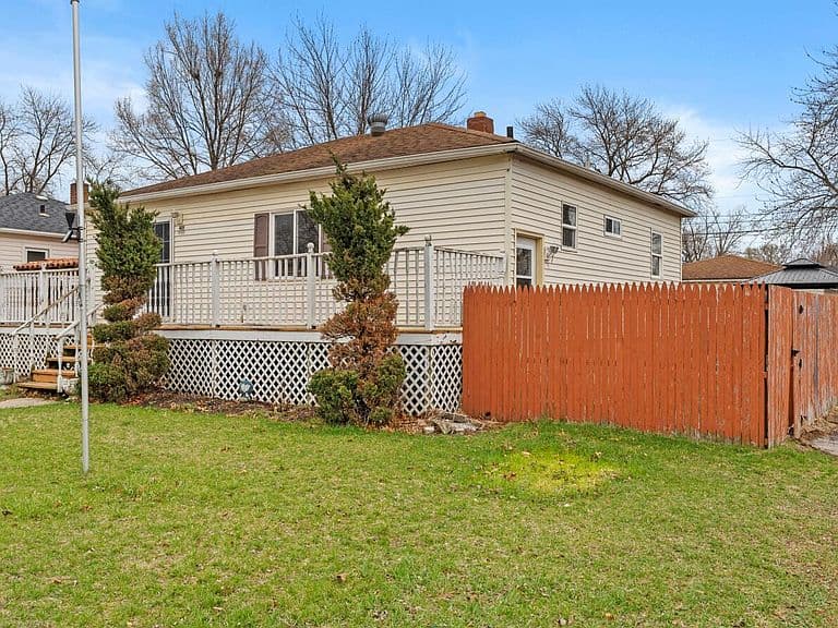 Listing photo 3