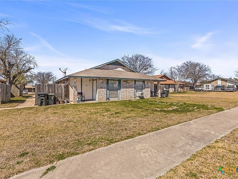 Listing photo 3