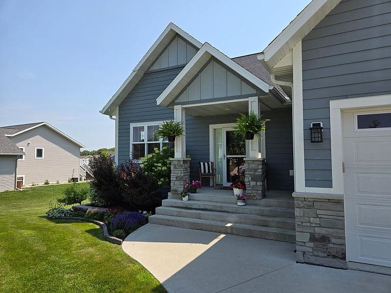 Listing photo 2