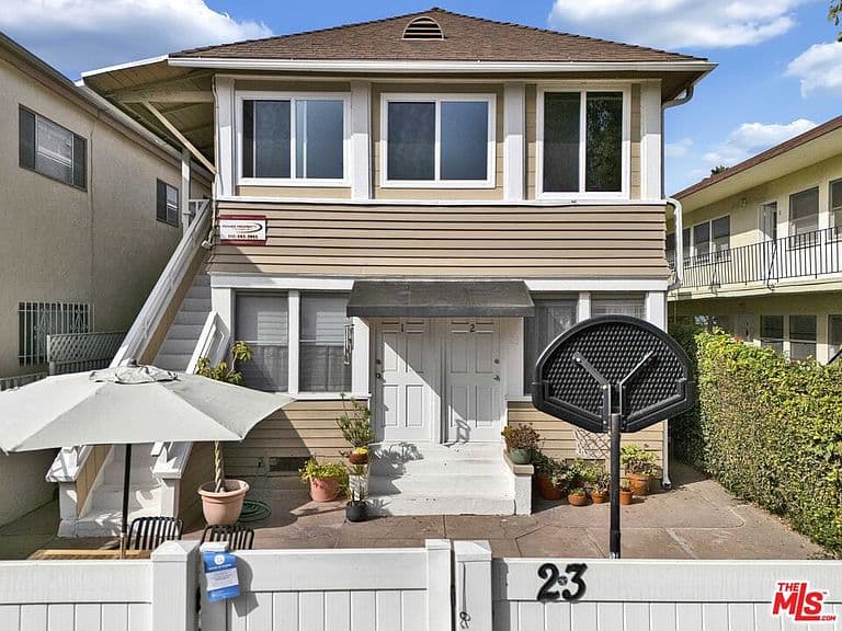 Listing photo 2