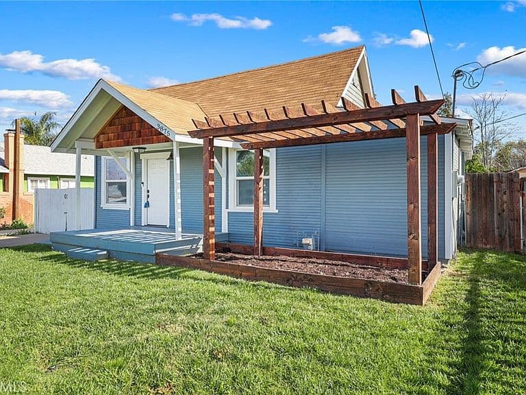 Listing photo 2