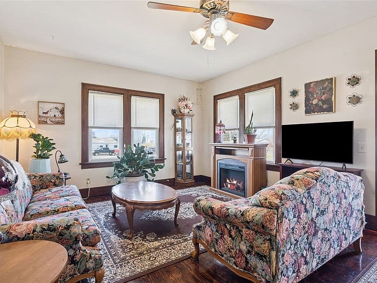 Listing photo 4