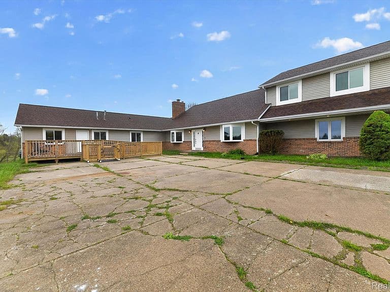 Listing photo 3